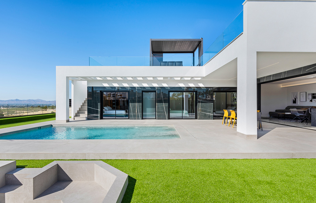 Modernos chalets en una planta con 3 dormitorios, solárium y piscina privada en La Finca Golf