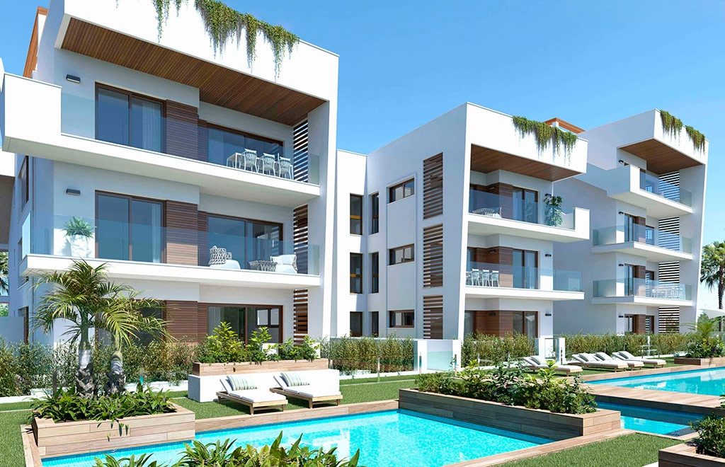 Apartamento en planta baja con 3 dormitorios y jardín en Los Alcázares