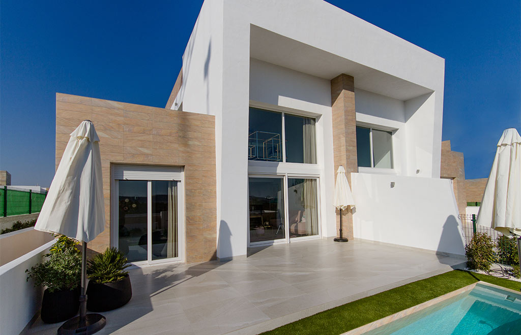 Semi-detached villa with 3 bedrooms, private pool and basement in the exclusive La Finca Golf Resort