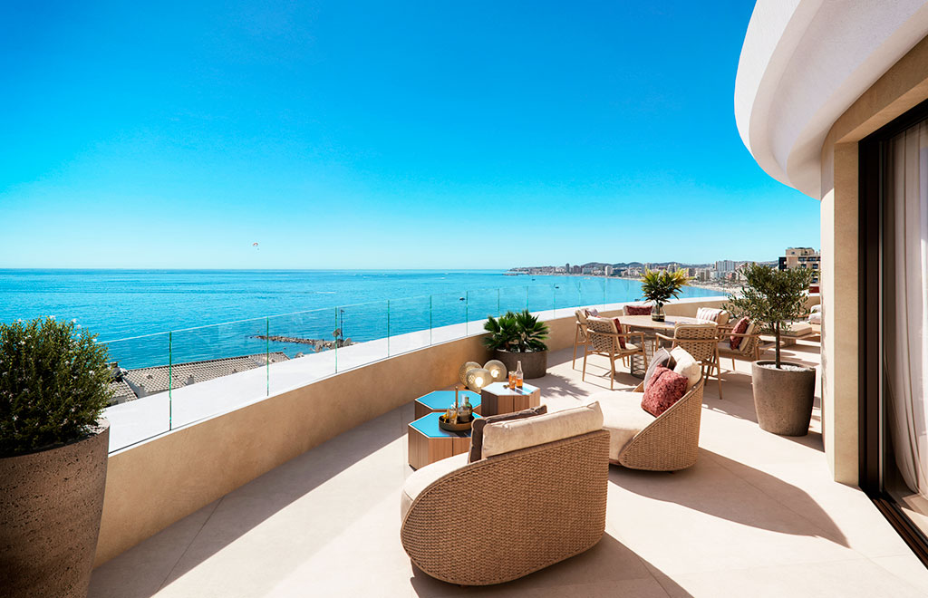 Penthouse with sea views 100 metres from the beach in Fuengirola