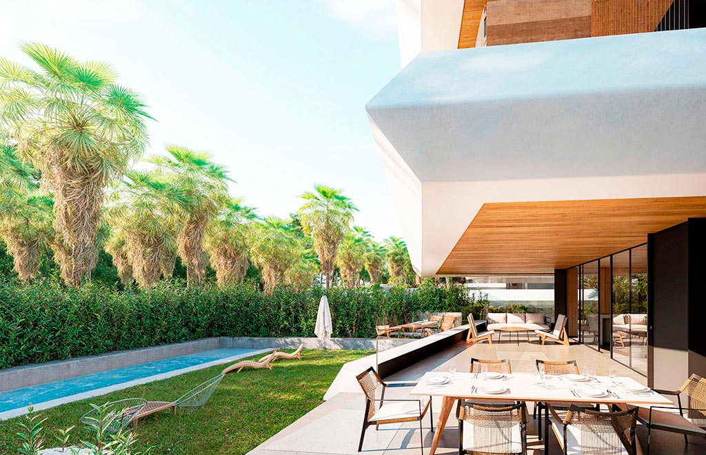 Apartment with 3 bedrooms, private garden and pool in Estepona