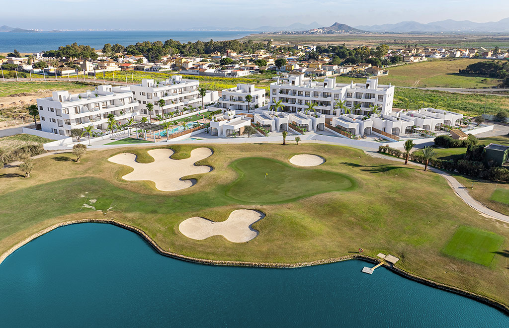 Frontline golf apartments with 3 bedrooms, close to the beach in La Serena Golf Resort