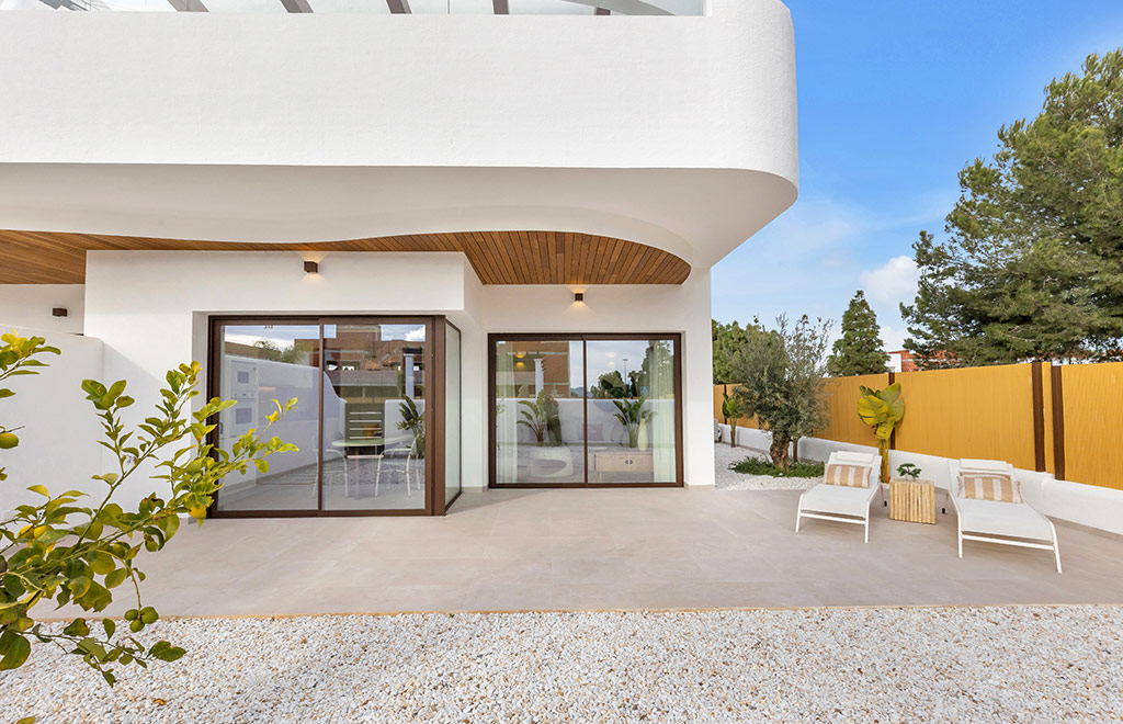 Apartamentos en planta baja en primera línea de golf con 3 dormitorios y amplia terraza en La Serena Golf Resort