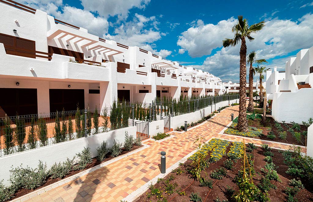 Beachfront apartments with 3 bedrooms and private garden in Mar de Pulpí