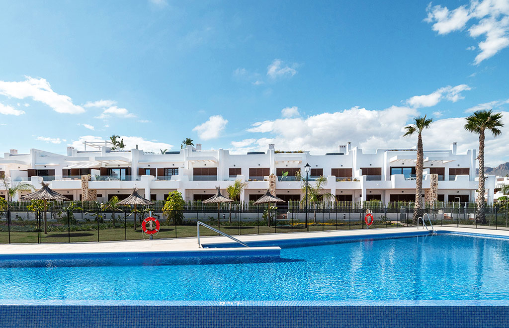 Beachfront apartments with 2 bedrooms and private garden in Mar de Pulpí