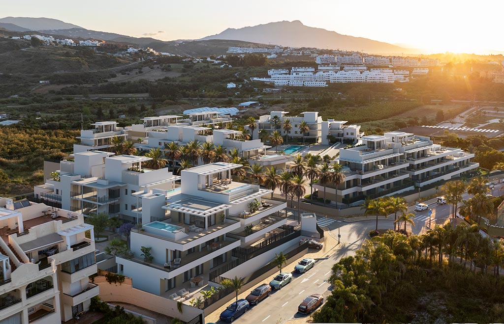 Ground-floor apartments with 3 bedrooms and spacious terrace in Estepona
