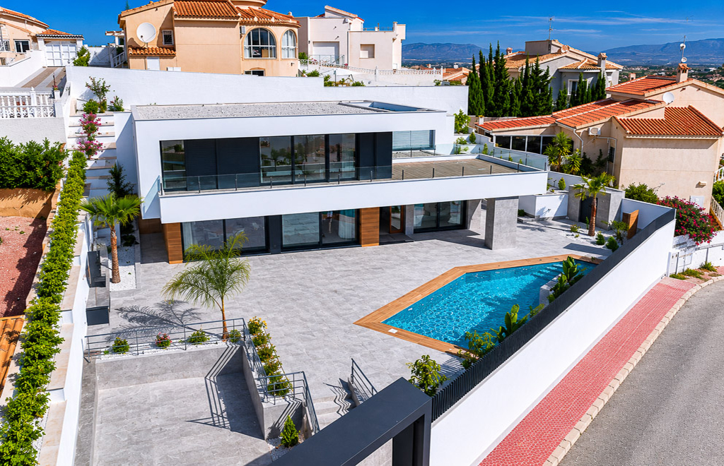 Luxury villa with 4 bedrooms, private pool and panoramic views in Ciudad Quesada