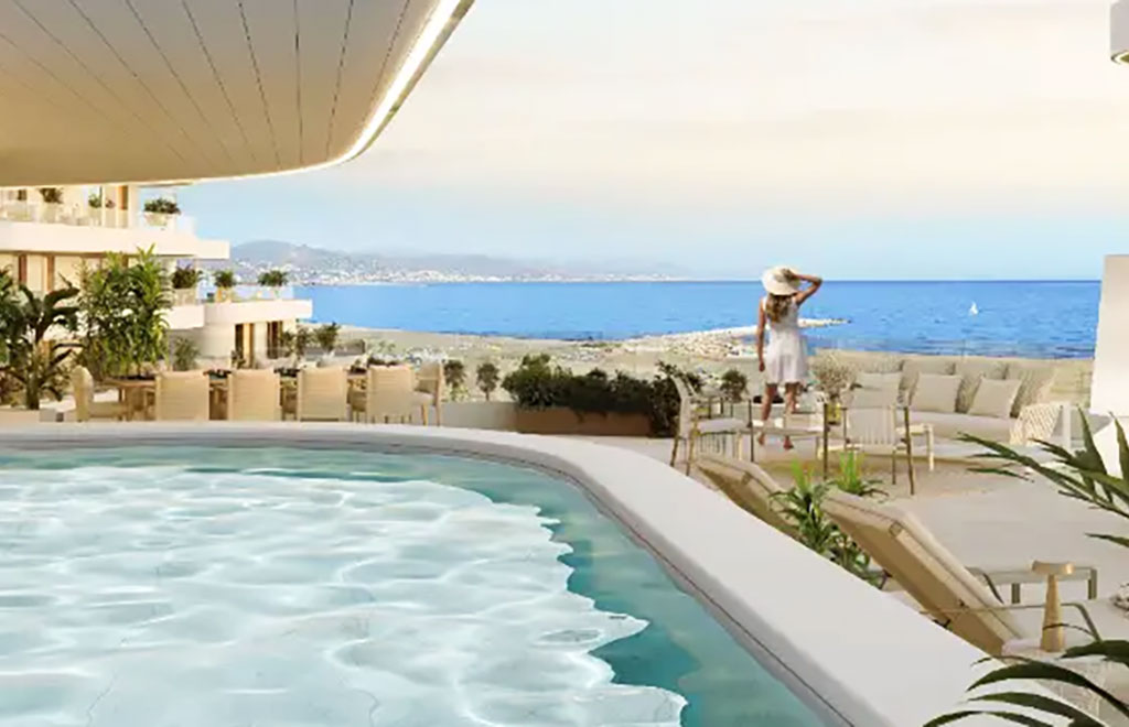 Beachfront apartments with 4 bedrooms, private pool and sea views in Málaga