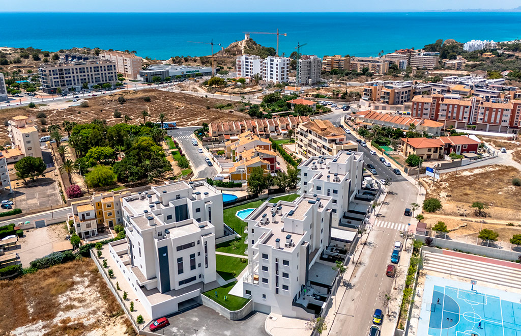 Tourist apartments with 2 bedrooms and private garden, close to the beach in Villajoyosa